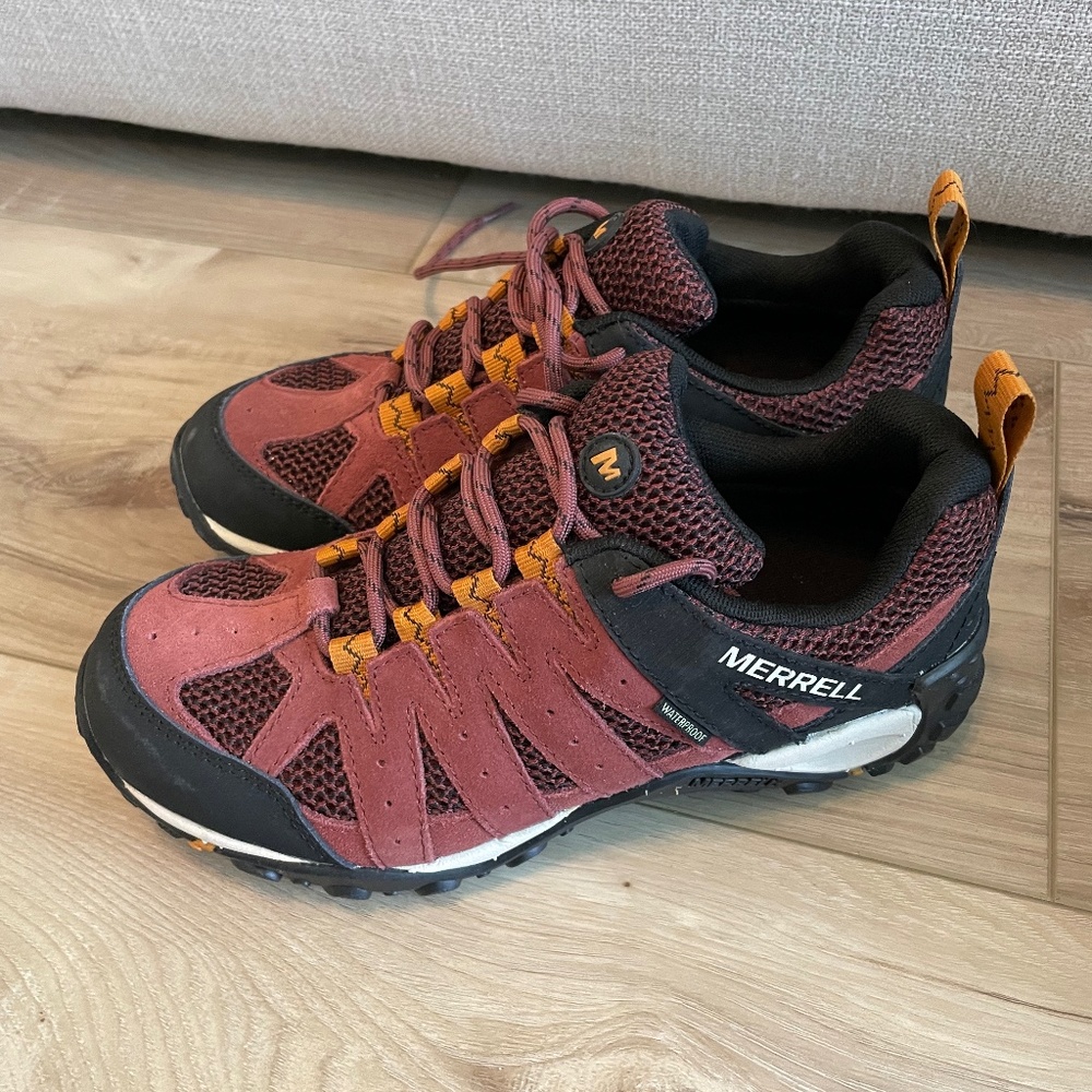 Merrell Accentor 2 Hiking Boots size 6 Women’s Fire Red